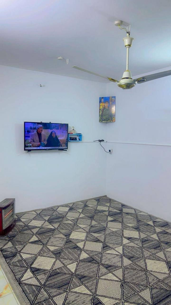 بيت للبيع زراعي مساحة 60 متر مربع
الواجهة 9 ونص والنزال 6 ونص  
يتكون من مدخلين استقبال ومطبخ وصحيات وحمام داخلي وصحيات خارجية و الطابق الثاني غرفة نوم وسطح كبير 
العنوان كفاءات الصحة قرب قاعة انجل 
للاستفسار خاص *********** سعر ٩٠
