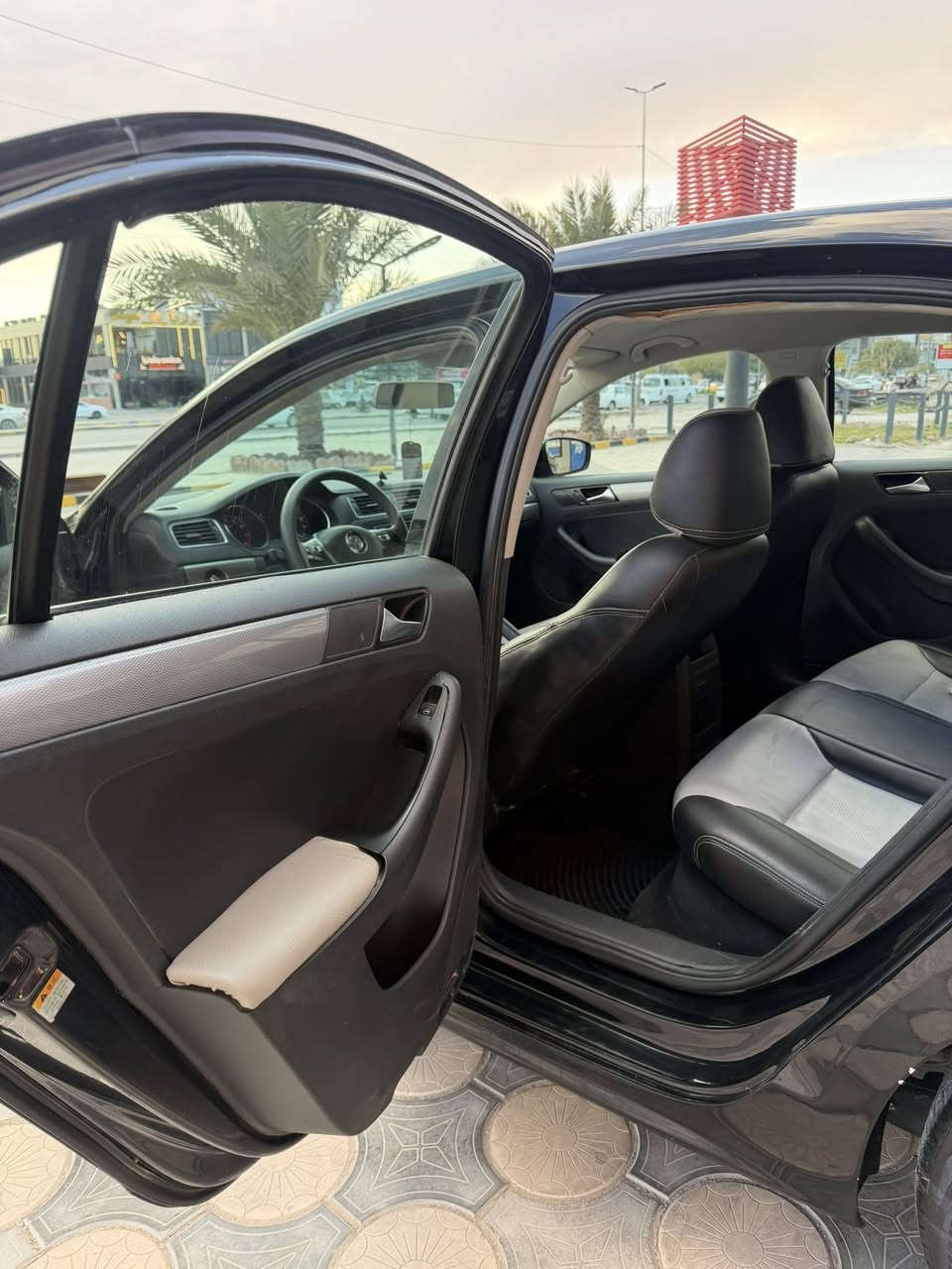 جيتا 2018 رقم بغداد سياره حادثه فقط بنيد بدون دواخل سياره جديده وبلعراق صار بيه شخوط 3 قطع ونص صبغ بدون ضربه ومعجون سياره جاهزه مكينه كير حداديه  كلشي جاهز بلعافيه ع لياخذه مكينه 1400 تيربو السعر 115 وبيه مجال حك الجيه تلفون ***********
