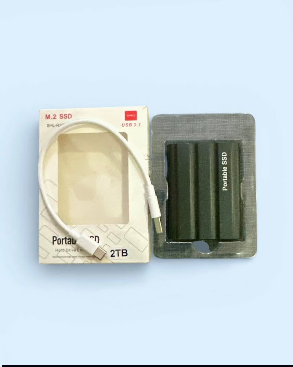 هذا قرص صلب محمول M.2 SSD SHL-R320.
السعة التخزينية: 2 تيرابايت (2TB).
الواجهة: USB 3.1.
التقنية: يستخدم تقنية SSD (محرك الأقراص ذو الحالة الصلبة) لأداء سريع وموثوق.
المحتوى: هو غلاف (Enclosure) يتيح استخدام قرص M.2 SSD داخلي كقرص صلب خارجي محمول.
اللون اسود 
السعر 55 الف


**إذا كنت صاحب هذا الإعلان وتريد حذفه لأي سبب، رجاءا أرسل رسالة إلى الدعم الفني**