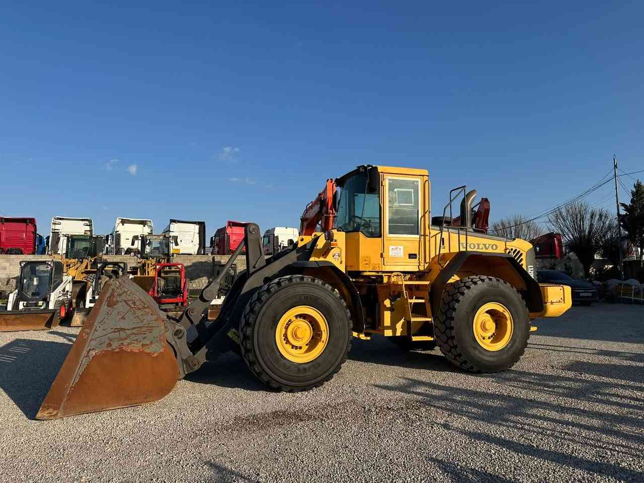 شفل فالفو للبیع دخول جدید
شۆفل فالفۆ تا زە داخل بووە  بۆ فرۆشتن 
حجم : L120E
مودیل :2005
سعات : 17000
رقم : فحص موقت بصرە
بۆ زانیاری زیاتر :  0773.152.1555
0787.504.2080
