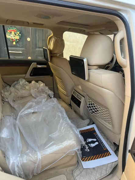 السلام عليكم 
لاندكروز  شركه ساز  فوووول 2017…..
السياره كفاله عامه مواصفات لكزز محرك 5.7 
8 سلندر 
المكان ديالى بعقوبه 
ماشية 108 الف KM 
السعر515 ورقه 
الرقم ***********
تبديل تخم تاير جديد 
يعني السيارة جديدة بمعنى الكلمة متحتاج مصرف دينار
