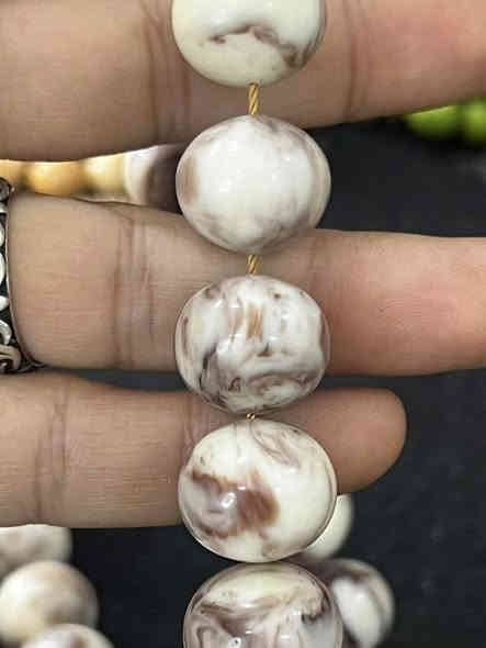 تحفه من تحف الخامات الالماني الانتيك عقود سبحه عملاقه بتعريق ولون مميز  
وزن110g
16.5/14.5mm
37خرزه
للتواصل واتساب لطفا
***********
