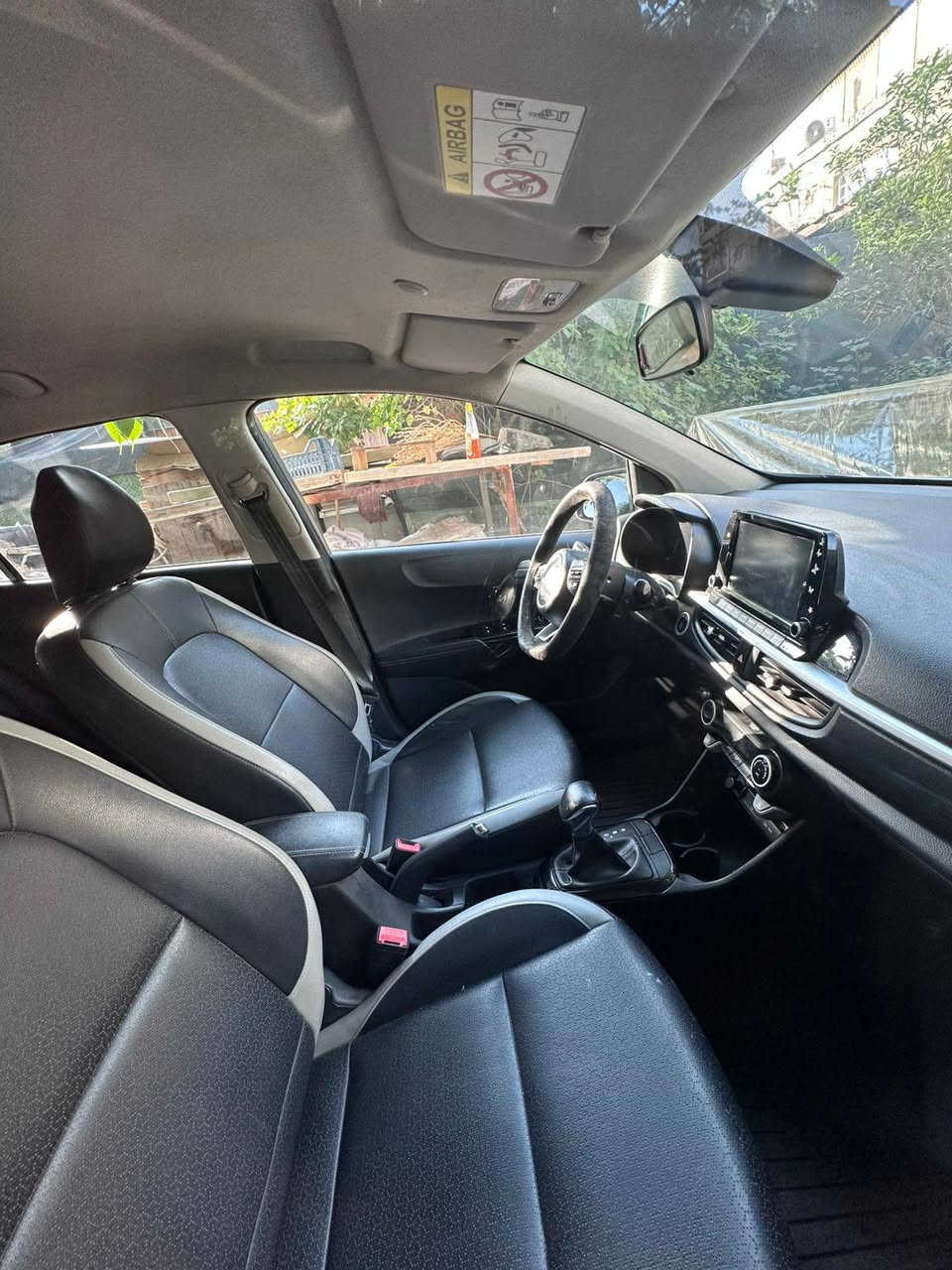 سلام عليكم 
بيكانتو موديل 2022 خليجي 
سيارة فووول ماعدة الفتحة 
رقم بغداد دولي باسم راعيها شخصيا تحويل مباشر 
سيارة بيها صبغ بنيد ودعامية 
حسب السونر الموجود بالمنشور 

السعر 95 ورقة 

العنوان ... بغداد .. حي القادسية 

رقم الهاتف ... ‏‪0 770 015 5599‬‏......ماهر 

ملاحظة اخوان /. اني مكلف بالنشر للاستفسار عن السيارة للاتصال عل رقم الموجود
