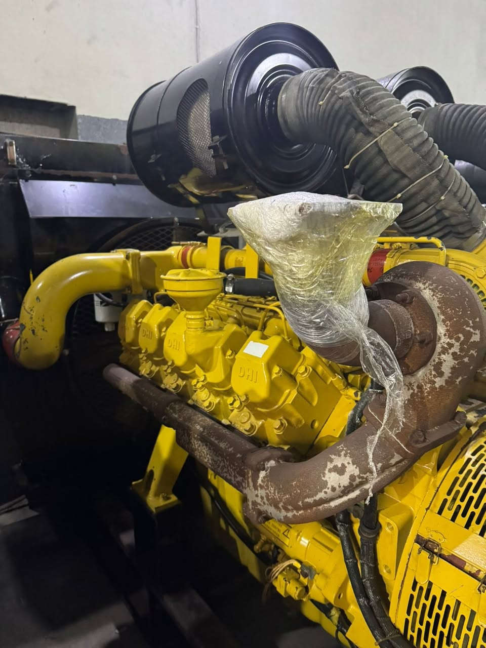 السلام عليكم
للبيع دايو DHIكوري اصلي غير مجدد 
10سلندر دبل سوبر انتر كولر تعويض كهربائي 

التوليد ENGGA 500كيفي 🥇

غير مشتغل في العراق 🇮🇶 

موديل حديث

عدد ساعات التشغيل قليل جداً

وارد أوربي استيراد خاص 💪✅

 سيطرة حديثة متطورة (برودكشن)إطفاء وتشغيل ذاتي فول اوتماتيك المولد 

شرط الحمل 1300امبير مرتاح ✅🫡

 المحرك غير مفتوح 🔓 

العنوان-بابل -شوملي 

للاستفسار الاتصال ع الأرقام التالية 

***********

علماً يتوفر لدينا من ال١٠كيفي إلى ٧٥٠
