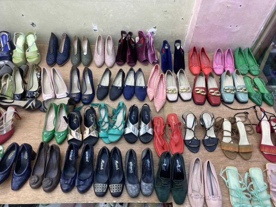 شلعة مال احذية عدد 350 قطعة ..سعر القطعة الفين دينار 
***********
