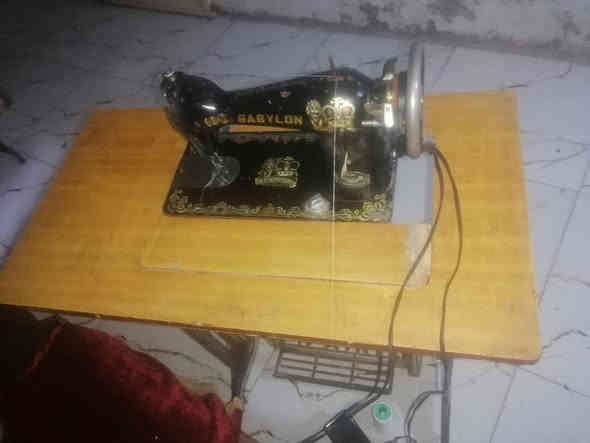 مكينة خياطة ام الأسد بابالون أصلية شغالة على الفحص كاملة هي ومبزها وماطور وداوسة ٦٠ الف العنوان النجف حي ميسان شارع البوريات يم أسواق الكفيل بالفرع مال ابو الَمكوئ***********
