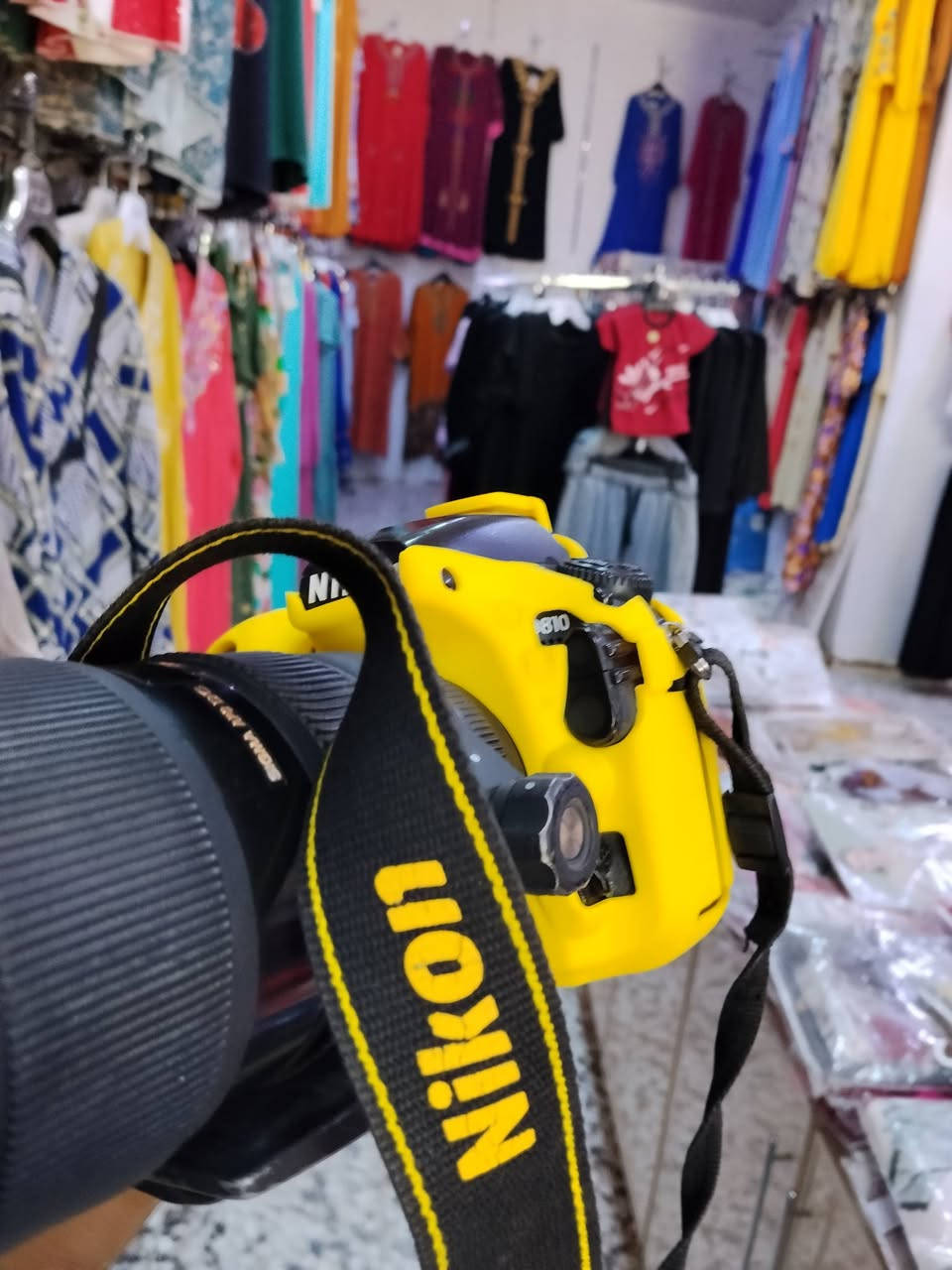 كامره نيكون 810 لبيع معه عدسه 70/200 فتحه 2.8
بطاريات عدد 2
شاحنه اصليه 
جلاتين 
مكاني نجف 
***********
