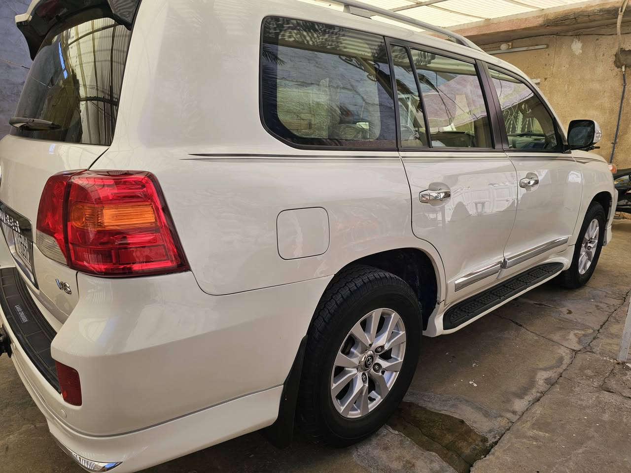 رمضان كريم الي يدور سعر مناسب وصلت لاندكروز بريم موديل 2012 فول محرك كير كفاله رقم  شرط التحويل السعر 330 بي مجال الشراي يتصل ***********
