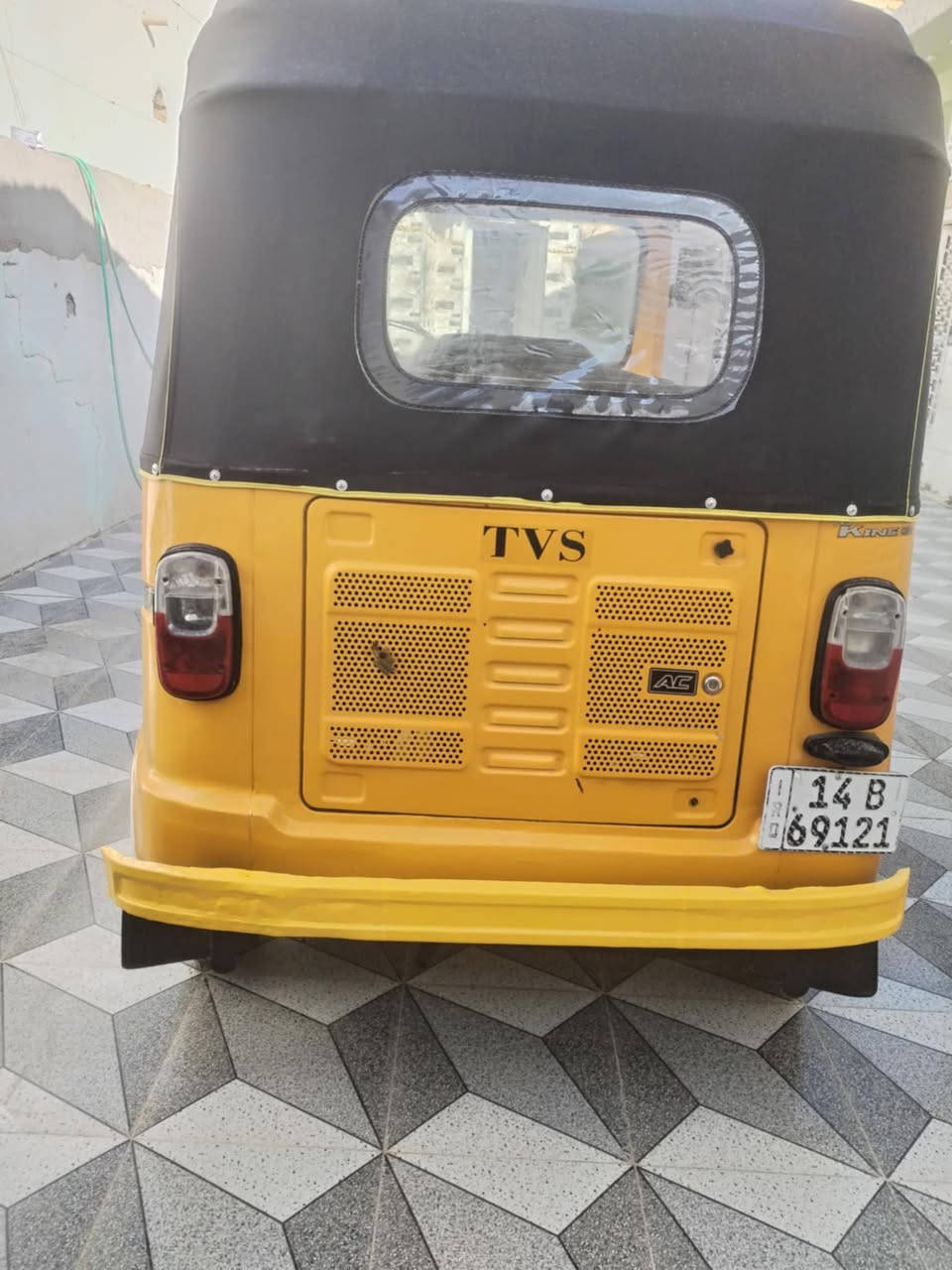 سلام عليكم تكتك للبيع مديل 21 تكتك خير من الله كبل للشارع مرقمه سعر خابر وبيك خير وتدلل ***********
