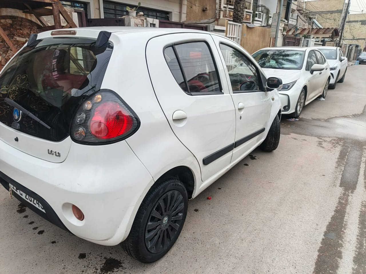 ## 🚗 **للبيع: جيلي باندا 2013** 🚗
* **الموديل:** 2013

 * السيارة مكفولة كفالة عامة (كير، محرك، شاصي) ما عدا **الجاملغ الأيمن** مبدل نفس لون 

صدر سياره بحاله زينه نقصها مشط ستيرن 

 * **التبريد:** شغال 

 * **الداخل السياره بحاله ممتازه 

 *هزة جديدة / رقم بغداد  / تحويل ثاني يوم).

### 📞 **للاستفسار

 * **رقم الهاتف:************

 * **المكان:** [ بغداد -الغزاليه ]

 * **السعر:**[48] (قابل للتفاوض البسيط)
مكلف بالنشر فقط اتصال واتس اب
