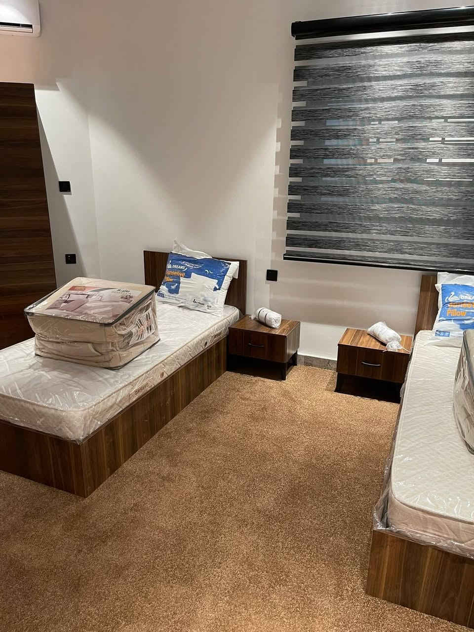 مستعدون لتجهيز غرف نوم شبابية كاملة أو قطع فردية حسب رغبتكم! 🛏️✨ الغرفة الكاملة بسعر 400 ألف وتتضمن سرير، كنتور ببابين، وكوميدي بمجر. كل قطعة متوفرة بسعر خاص! 🏷️ تجدونا في كربلاء، طريق النجف، قرب جامعة العميد. 📍 يوجد توصيل لكافة المحافظات! 🚚


**إذا كنت صاحب هذا الإعلان وتريد حذفه لأي سبب، رجاءا أرسل رسالة إلى الدعم الفني**