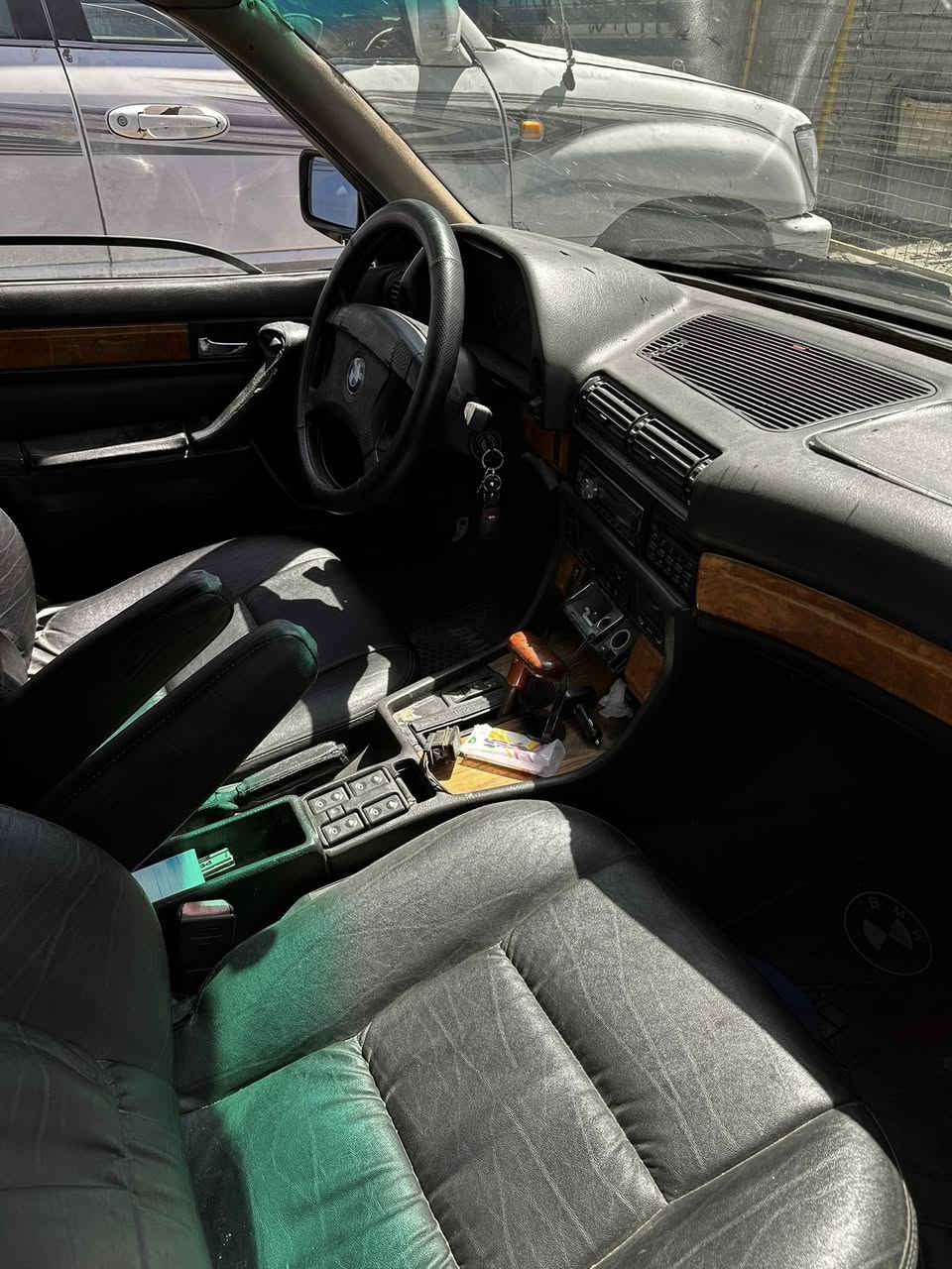 السلام عليكم للبيع BM 730 مكينة 40 مثل ما موضح بالصورة موديل 1993 تبريد شغال كهربائيات شغالة مكينة وكير خير من الله مكلف بالنشر رقم صاحب السيارة

***********
