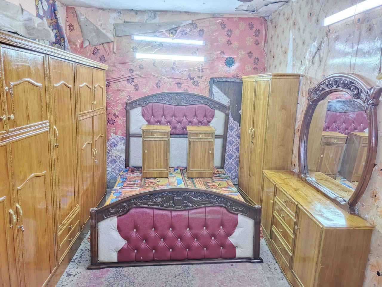 غرفه اخشاب خمس ابواب ملحق للبيع السعر 650صاج الزاويه كنتوريه موديل زان العنوان بغداد وكو توصيل انتصال***********متواجد وتساب
