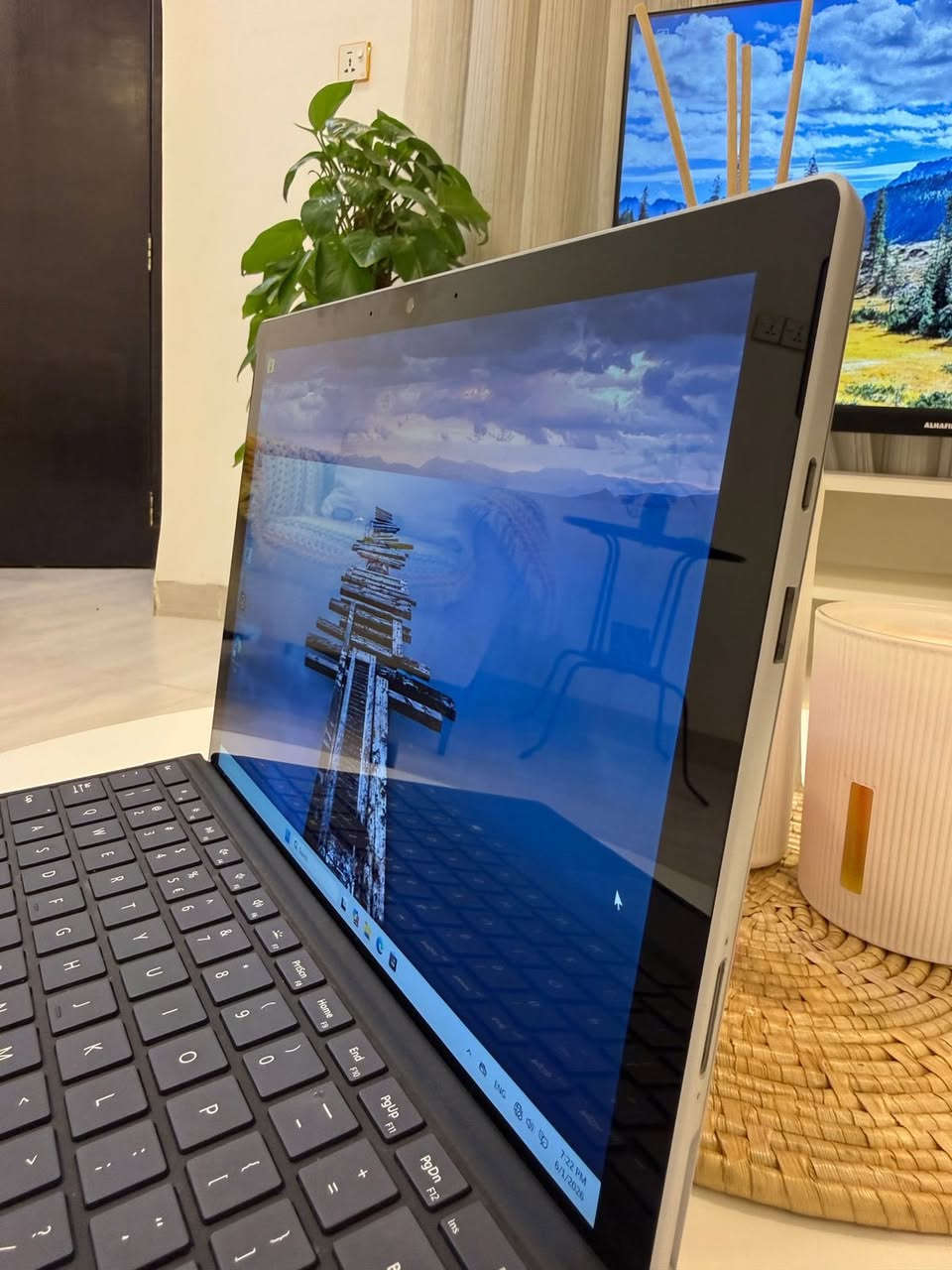 السلام عليكم
Microsoft surface pro 7 plus
I5 gen 11th
Ram 8 gb
128 gb
Win 11 pro original 
نظيف جدا وحالة البطارية ممتازة
ملحقات كفر اصلي + كيبورد وشاحنه اصليات
السعر المطلوب ٦٥٠ وبيه مجال ان شاء الله
مكاني بغداد 
***********
