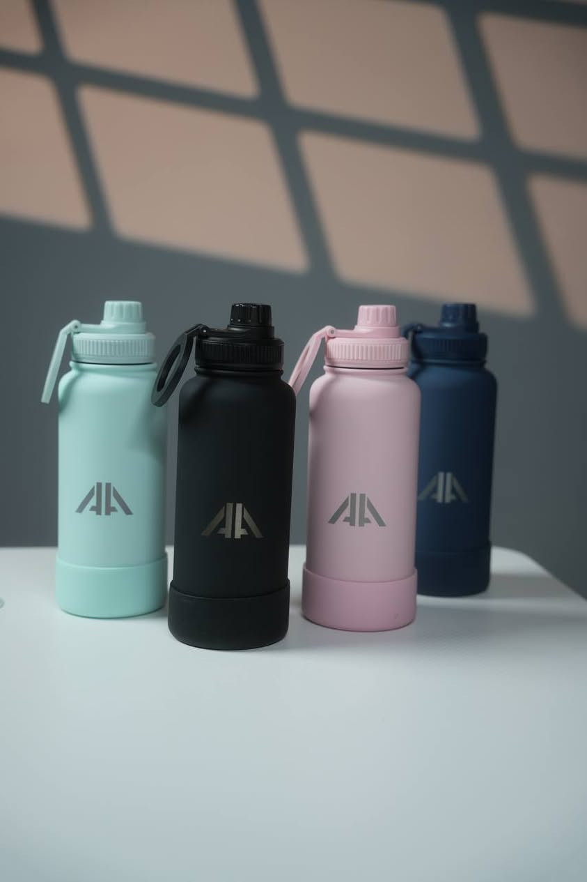 مطارة حافظة حرارة مع ستاند موبايل 
سعة 1200ml
 
🔥 مطارة عملية للرياضة والسفر والعمل
📱 مزودة بحلقة علوية تتحول إلى ستاند موبايل للتصوير أو مشاهدة الفيديو
💧 تحافظ على حرارة المشروبات الساخنة والباردة لفترة طويلة
🧊 تصميم متين وخفيف سهل الحمل مع غطاء محكم ضد التسريب
 
✨ المميزات:
• حافظة حرارة للماء والقهوة والمشروبات
• ستاند موبايل مدمج للتصوير أو مشاهدة التمارين
• خامة قوية مناسبة للرياضة والرحلات
• تصميم أنيق مع شعار Aladdin Fitness
 
🎨 الألوان المتوفرة:
• أسود ⚫
• وردي 🌸
• فستقي 🟢
• نيلي 🔵
 
💰 السعر القطعه  ب: ٢٠٠٠٠ الف

🚚 التوصيل: 5 آلاف لكل محافظات العراق

📩 احجزها الآن بالخاص!راسلني


**إذا كنت صاحب هذا الإعلان وتريد حذفه لأي سبب، رجاءا أرسل رسالة إلى الدعم الفني**