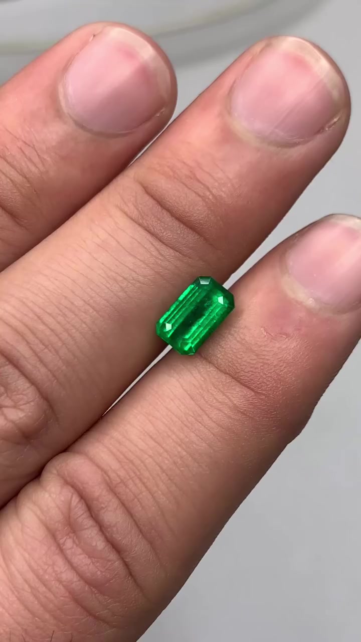 2.10ct Vivid Green Swat Emerald


**إذا كنت صاحب هذا الإعلان وتريد حذفه لأي سبب، رجاءا أرسل رسالة إلى الدعم الفني**