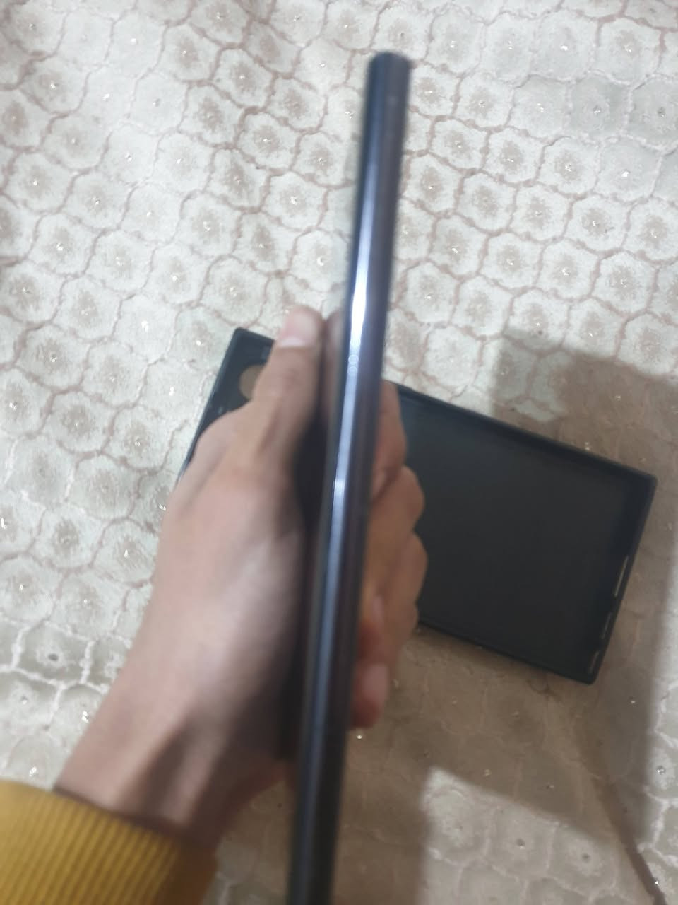 سلام عليكم 
 S22 الترا 

امريكي معرب 
ذاكره ٢٥٦ 
ضهره موضح بال صوره وبيه فطر بال شاشه ما مبين بال صوره ناعم 

٣٠٠الف 
مكاني بغداد الشعب


**إذا كنت صاحب هذا الإعلان وتريد حذفه لأي سبب، رجاءا أرسل رسالة إلى الدعم الفني**