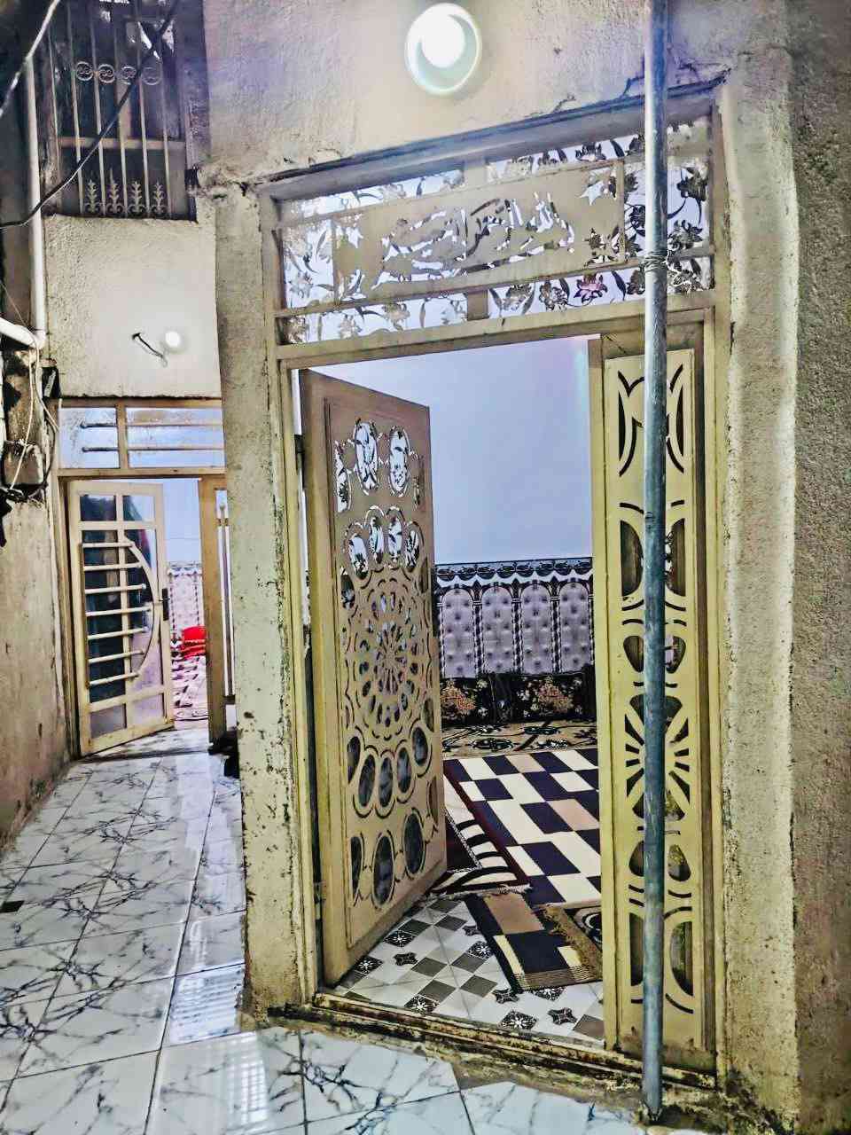 السلام عليكم دار 100 متر للبيع يحتوي الدار على طابقين الطابق الأول يتكون من استقبال صالة و مطبخ و صحيات الداخلية وخارجية وتكون الطابق الثاني من غرف عدد اثنين وصحيات بناء مال جناء او متعوب عليه الأساس صب كونكريت والسقف صب كونكريت والبناء بلوك سعر الدار 35 وبي مجال العنوان البراكية شارع المطار القديم خلف أسواق الأمير مباشر
***********

***********

السلام عليكم دار 100 متر للبيع يحتوي الدار على طابقين الطابق الأول يتكون من استقبال صالة و مطبخ و صحيات الداخلية وخارجية وتكون الطابق الثاني من غرف عدد اثنين وصحيات بناء مال جناء او متعوب عليه الأساس صب كونكريت والسقف صب كونكريت والبناء بلوك سعر الدار 35 وبي مجال العنوان البراكية شارع المطار القديم خلف أسواق الأمير مباشر

