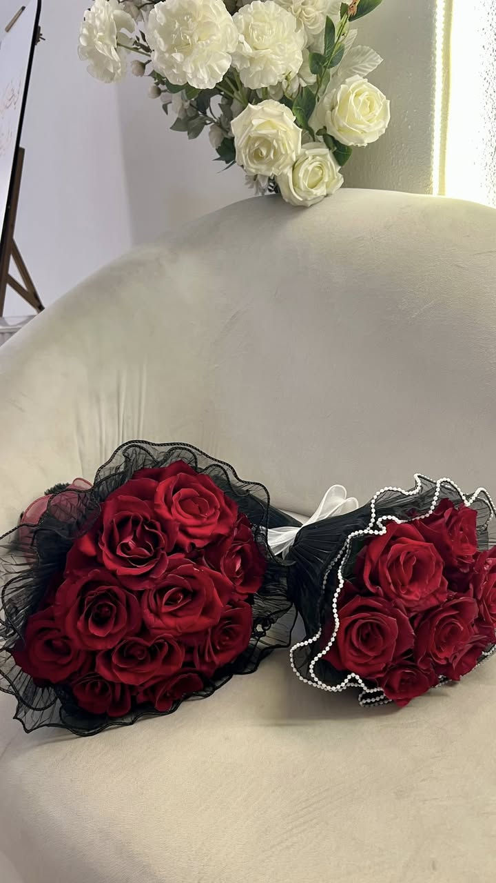 السلام عليكم 
عنواني مقابيل حلويات عدنان اسم المحل كوشات زواج النورين 
محل مختص ببيع الورد الطبيعي والصناعي والهدايا 
اهلاً وسهلاً بيكم بكل وقت تنوروني ♥️
للحجز والاستفسار ***********
