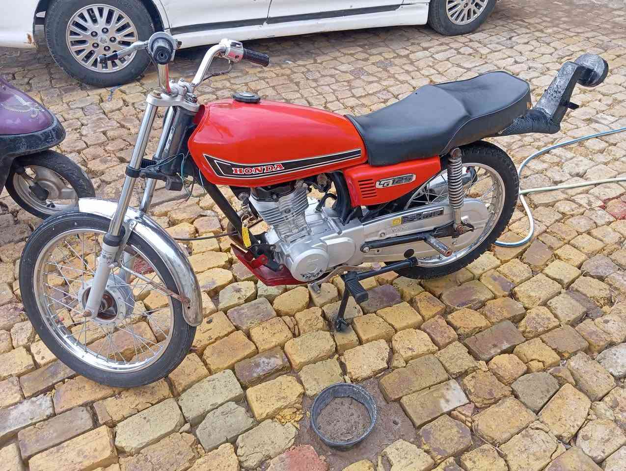 سلام عليكم دراجه للبيع نامه متياز موديل 2010وراق مكان قلعه صالح سعر600//***********
