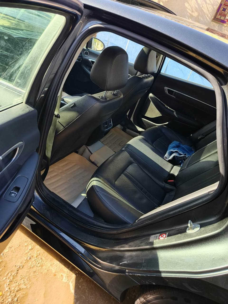 السلام عليكم
سيارة نوع سوناتا موديل 22 فئة الليمتد فول مواصفات 
مواصفاتهة بنوراما 
خمس كاميرات 
اربع مودات قيادة 
حساس خلفي امامي 
تدفة تبريد كشنات +تدفئة ستيرن 
ومعروفة مواصفات الليمتد 
سيارة حادث جاملغ وطرف بنيد وجاملج مبدل وبنيد مصلح 
رجفة من توصل سرعه اربعين 
السعر 163 وبيهة مجال رقم معوقين العنوان بصرة ابي الخصيب 
*********** Colombo, Sri Lanka
