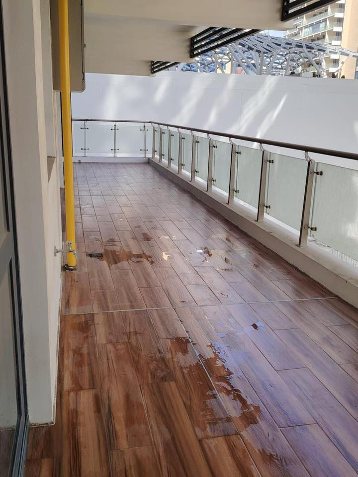 شقة للبيع في بوابة العراق عمارة ١٧ ط ٣ مساحة٢٢٨ م  إطلالة البوليفارد  ٣ غرف نوم ٢ حمام مع لوندري ومخزن     السعر المطلوب ٣٥ دفتر للاتصال 
***********
