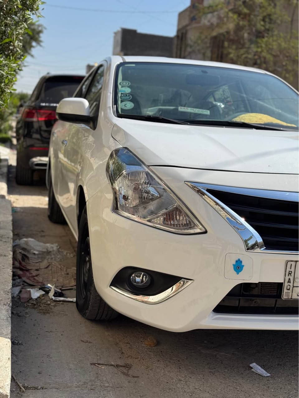 نيسان سني هندي ليبل ازرق 2018 السيارة مبدل بيها جاملغ امامي ايسر وحالوب قمارة فقط بدون دواخل وبيها ملاحظات مثل رصعات على شخوط السيارة جاهزة للأخير كير مكينه حدادية ادامه عامة مسوي السيارة تضرب كير وتطلع شرط الفحص ميحتاج مصرف السيارة مال جناي خيرمن الله 
السيارة باسمي تحويل ثاني يوم 
عارضها 100$ وبيها مجال 
***********
*********** بغداد, العراق
