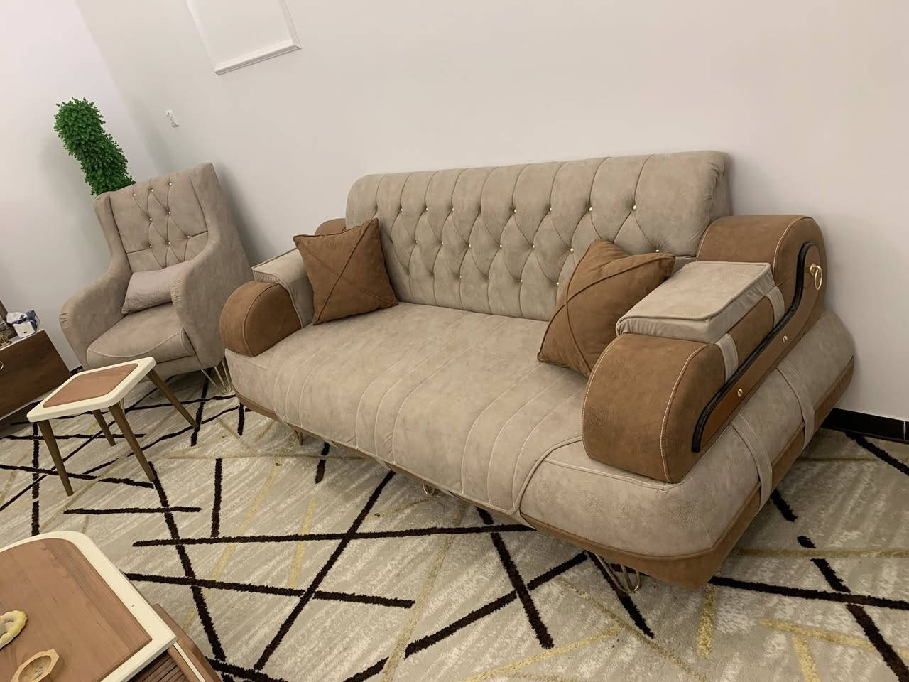 العنوان بصرة.
طخم قنفات  عشر. مقاعد درجة أولى. 
نظافة١٠٠/١٠٠ كما في التصوير.
استعمال شهر واحد. 
السعر والتفاصيل خااااااااص.


**إذا كنت صاحب هذا الإعلان وتريد حذفه لأي سبب، رجاءا أرسل رسالة إلى الدعم الفني**