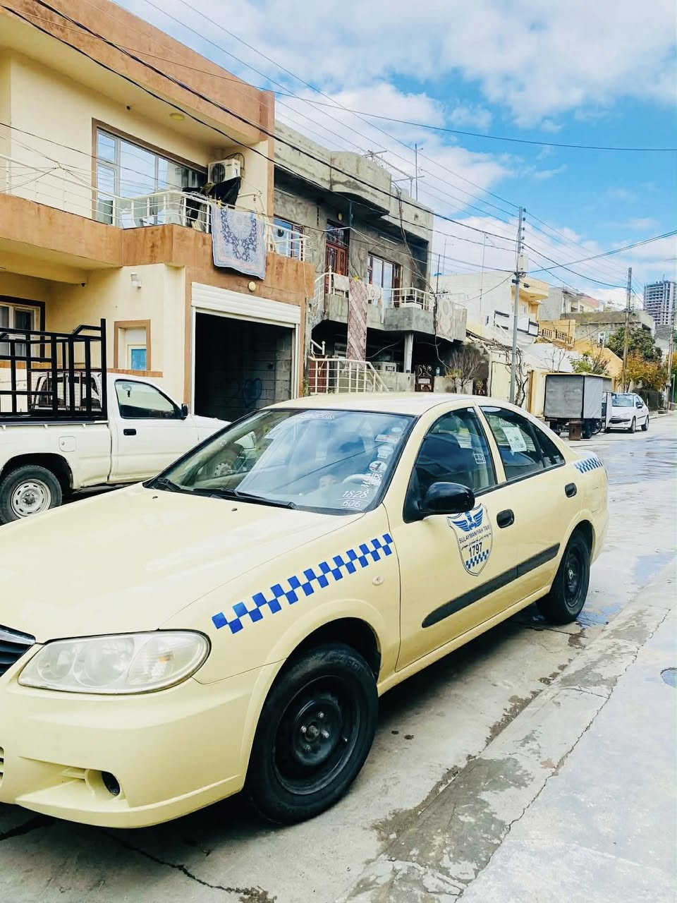 ***********
سەنی تەکسی بۆ فرۆشتن مۆدێل ٢٠١٠بێ بۆیاخ
سه نه وي تازه هاتي2028گيرو مه كينه به شه رات
گير عاديه تازه كلجو عينه گوراوه پيشو داو كه پسه به س شيتي به سيتي هه يه ليتو به گليتي بيلدايه 
سليمانيم سعريشي123گه لا
