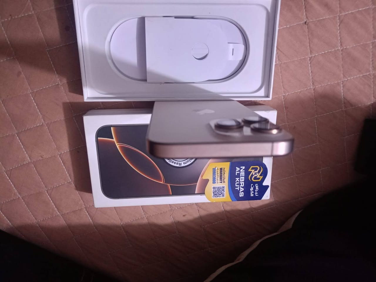 ايفون للبيع 16 برو ماكس السعر1400.    ***********
