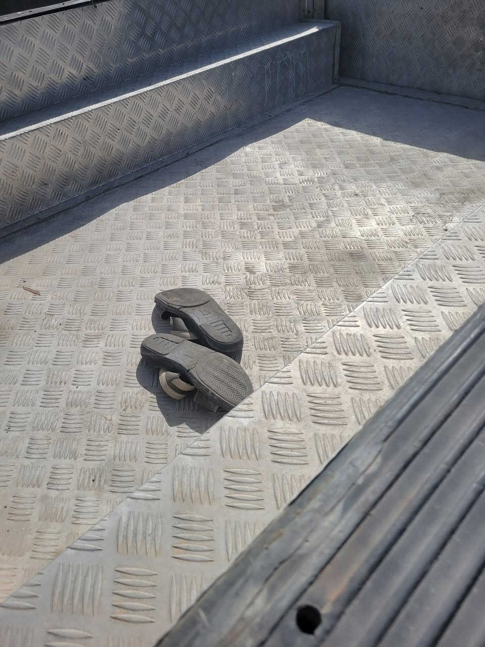 كاز ٢٠٠٧ كير ومكينه جدد صار شهر مشدودة تخم تاير جبلي كشنات محدثه ومدوشمه جديد كهربائيات كلها شغالة لا ضربة ولا صيغ تحويل مباشر مكاني بغداد ب٩٥ وبيه مجال حك الجيه 
***********
