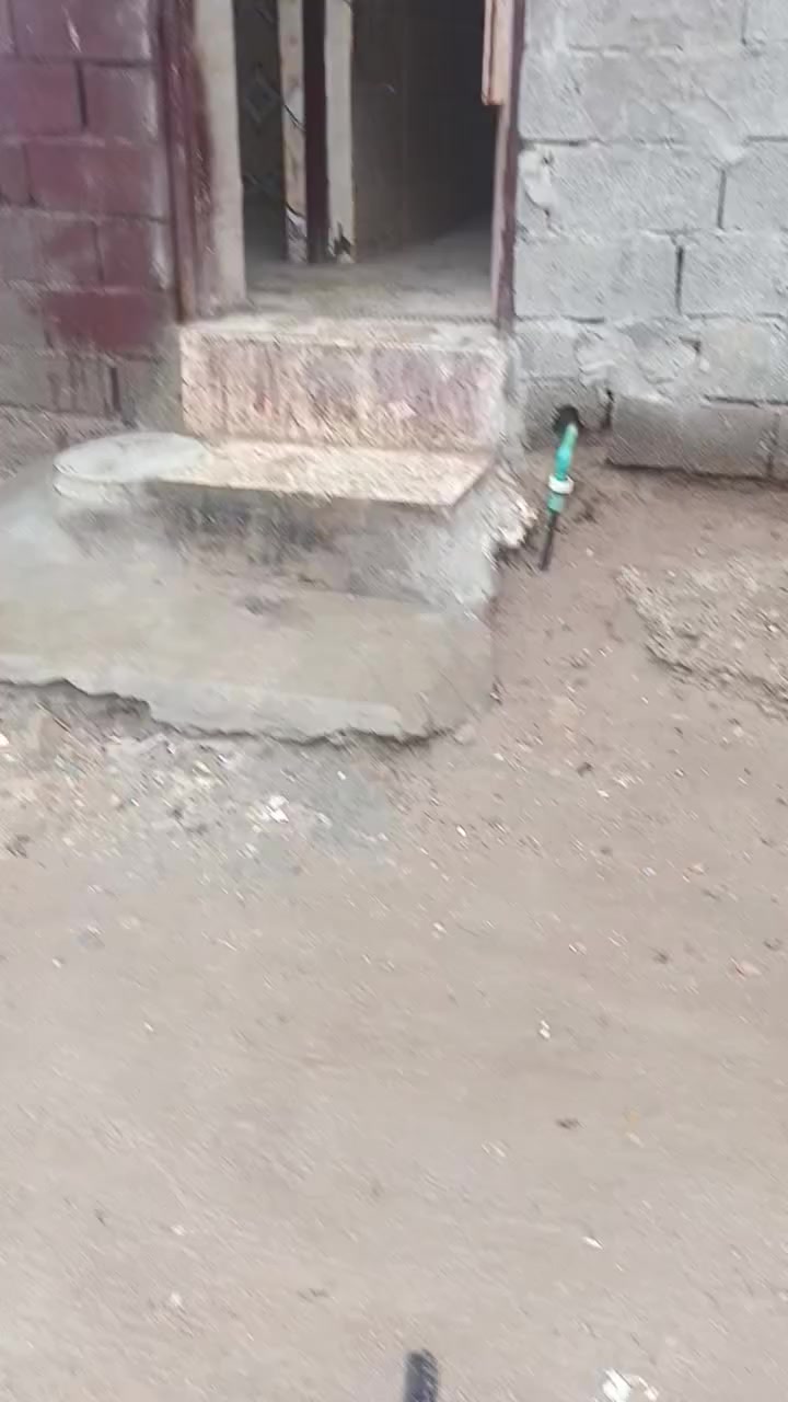 السلام عليكم دار للبيع سبع قصور شارع ابو احمد مساحه 50 متر فارغ حالياً بيت نظيف جداً من الداخل بناء حديث عالي عن الدربونه وباقي التفاصيل بالمقطع *********** اتصال او واتساب
