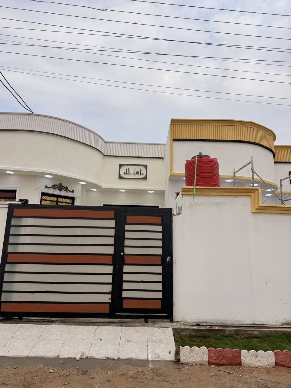 #اسعد_الله_أوقاتكم_بكل_خير ***********
دارين  سكن للبيع ⛪️ بسعر بلاش 
بيوت حلوه مرتبه 

#مساحت كل بيت 150متر  بناء حديث بعده بل جيس

#يحتوي البيت على غرفتين نوم 
و ديوان 
و صاله 
و مطبخ 
و صحيات داخلي و خارجي و كراج سياره 
بيت كلش مرتب 

كافه الخدمات متوفره 

#جنس_العقار :: طابو صرف زراعي بأسم عراقي سند ٢٥ راعي لارض ساكن نفس المنطقه 

البيوت علا شارع تبليط 10 متر 🛣️

#العنوان ابو الخصيب  شارع ابو كوصره 
يبعد عن شارع ابو كوصره 20 متر

سعر كل بيت 90مليون  و بي مجال 
#للاستفسار الاتصال على الهاتف 📞📳
📳((***********
