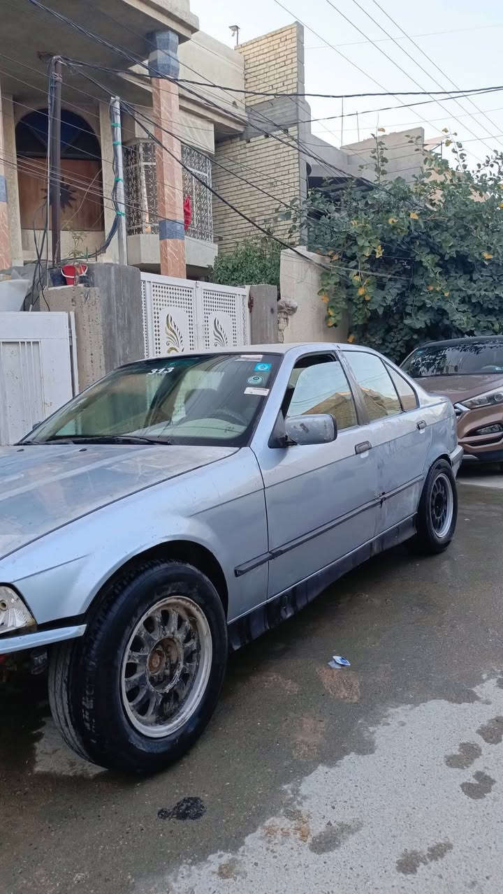 السلام عليكم .موديل91 گير عادي 20عدلة بسمي السيارة تحويل ثاني يوم .ردت اصبغهة بس ضروف ماكدر اكمل عليهة بعد .41وبيهة مجال. مكانهة بغداد السيدية ***********
