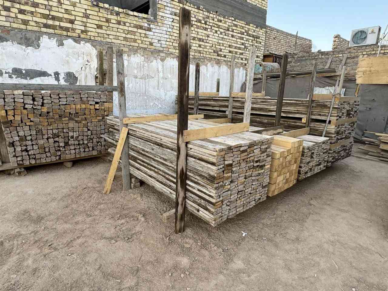 قالب خشب روسي انج تارس 25 نظيف
العدد 8  مكعبات    للبيع

العنوان حله شارع 80 قرب مطعم ثابت 

الهاتف *********** - ***********

