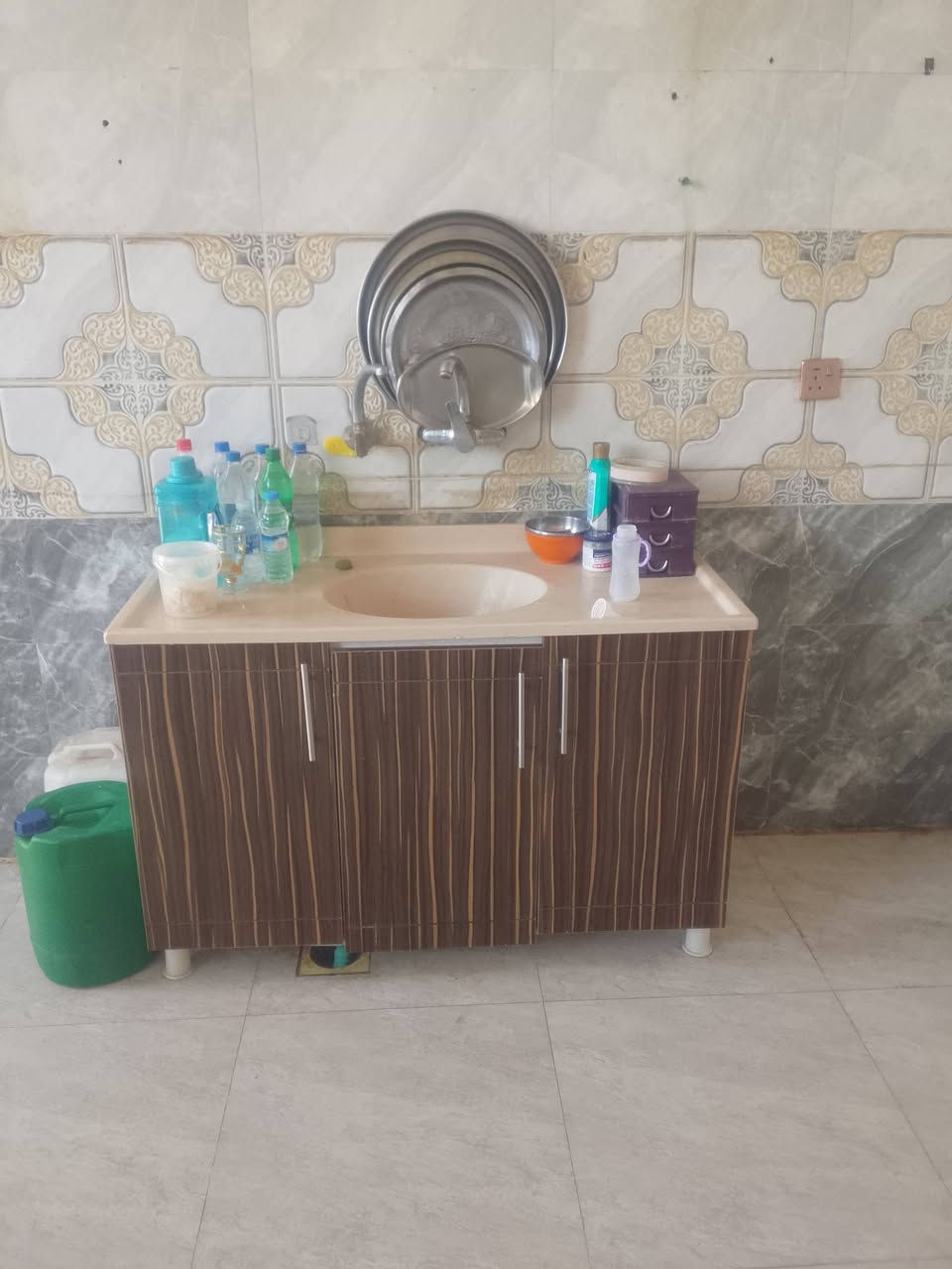 السلام عليكم كاونت الخشب 3 امتار ونص كله السعر 250 كربلاء الشبانات قرب مدرسه الايتام بزل للثاني ***********
