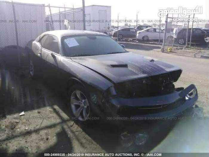جالنجر 18 sxt 
السياره باسمي بيع او مراوس 
بدون ايرباك بس جاملغ امامي صبغ 
ماشيه 105 
كير مكينه كفاله عامه 
يحتاج الها لحيه وبطاين مال جاملغ 
تبريد ثلج 
مكاني بغداد ***********
