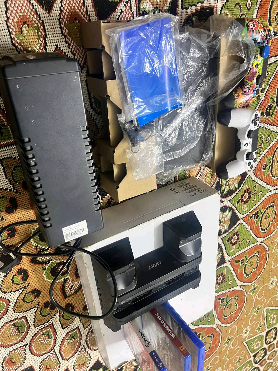 سلام عليكم بلي4 لبيع مع جميع ملحقات 300لف وبي مجال وتساب***********