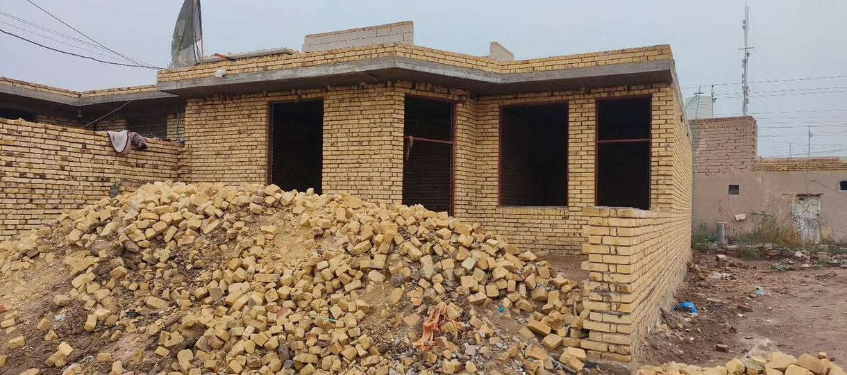 هيكل للبيع مساحة ٢٠٠ متر في السديناوية بداية سايدين
شارع ١٥ متر قريب كلش عن الشارع العام 

يحتوي على غرفتين ومطبخ وصحيات وصالة واستقبال . اي استفسار الاتصال على صاحب العقار 

***********
