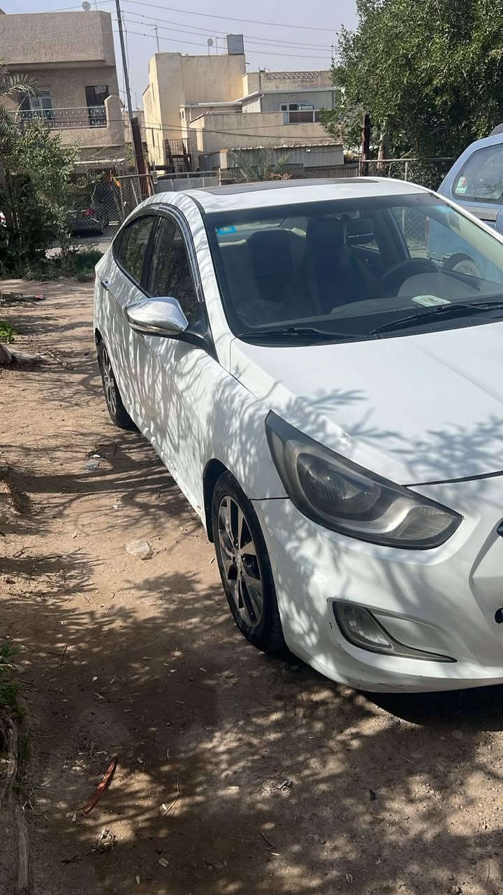 سلام عليكم اكسنت موديل ٢٠١٥ سياره خليجي بدون ضربه ولا صبغ نظيفه وجاهزه من كلشي مابيها كل نقص للبيع سعرها ١١٠ وبيها مجال مكاني بغداد حي الجامعه السياره بسمي تواصل ***********
