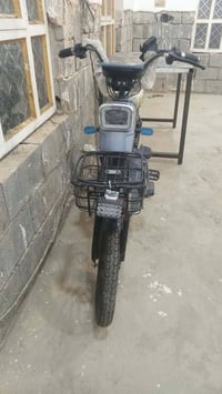 دراجه للبيع بس كشر مابي بطاريات كله شغال سعر 200 بي مجال قليل 07832583...