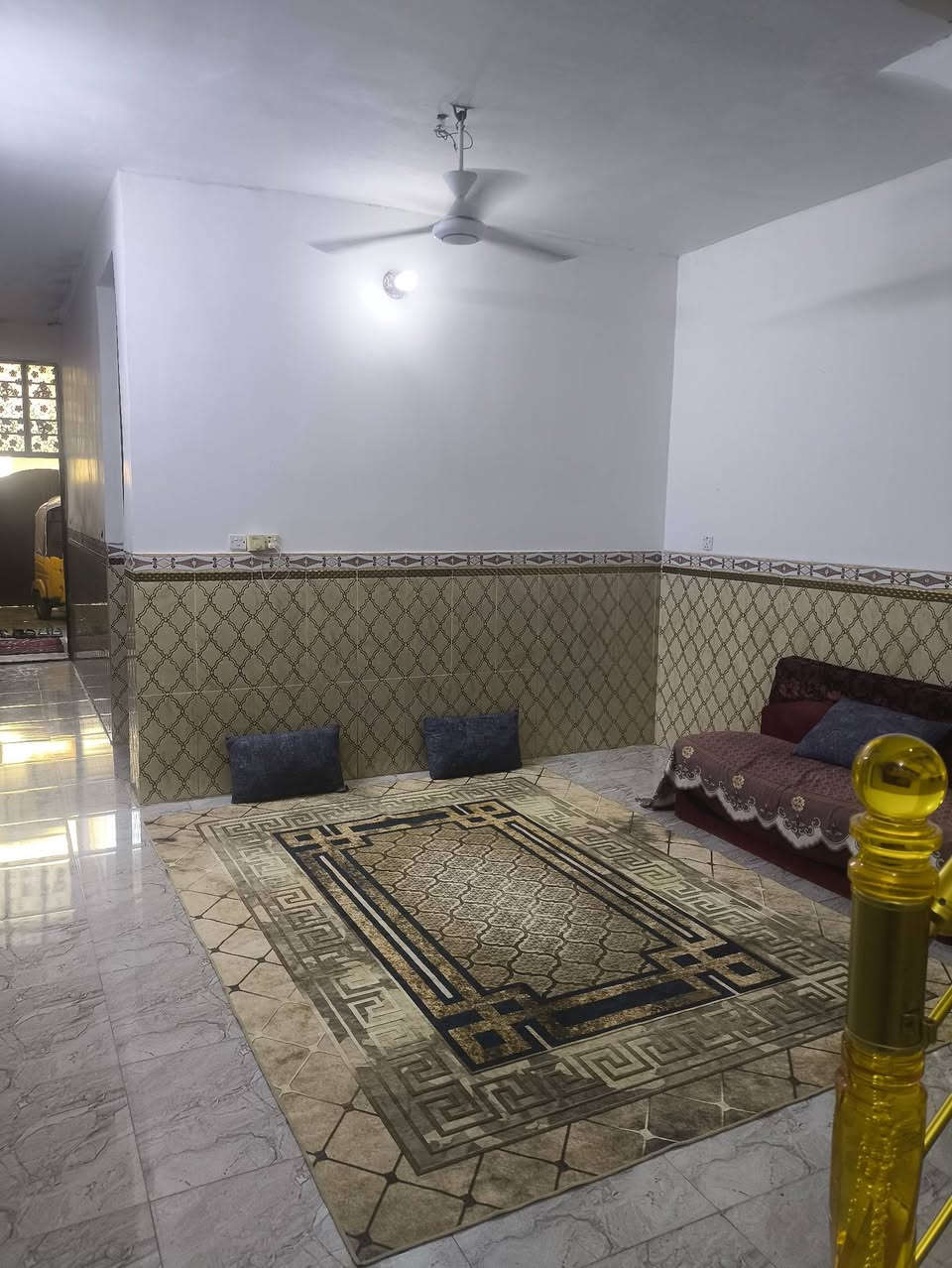 بيت للبيع في منطقة حي السفير قرب افران علي الهادي
المساحة :125 يحتوي على 4 غرف نوم و 4 حمامات 

السعر :140

الرقم : *********** lessامات

