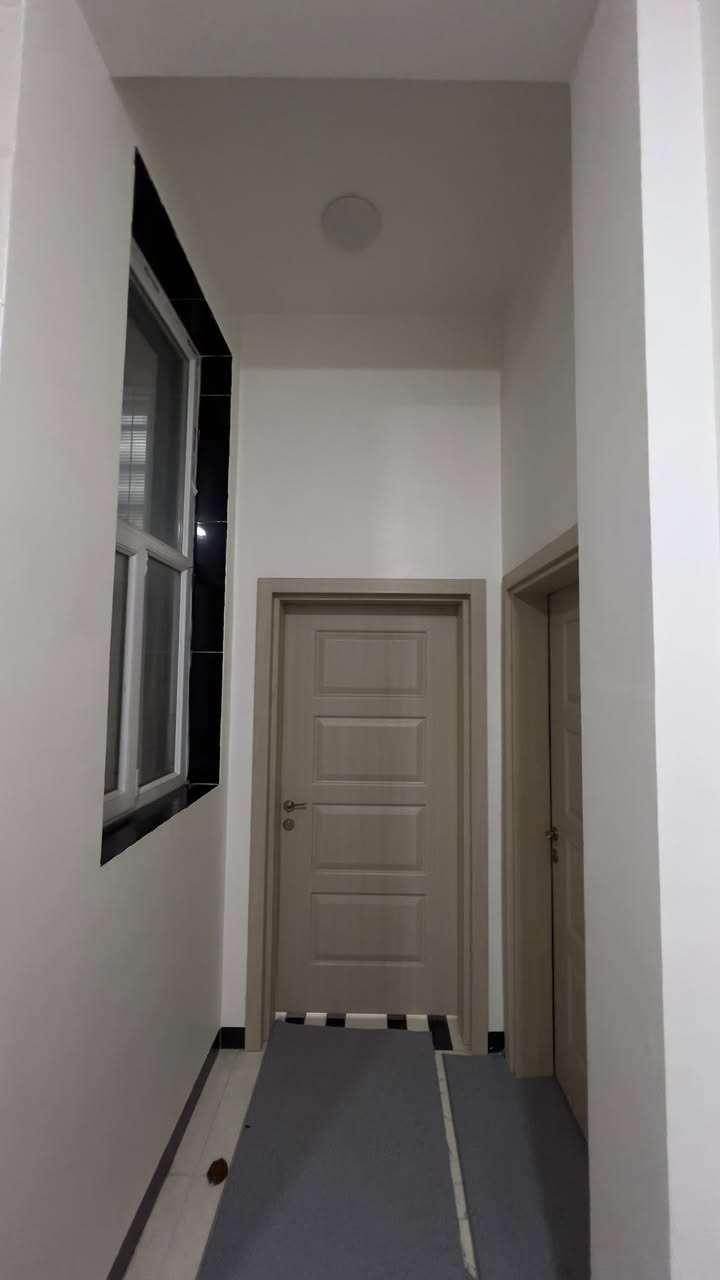 السلام عليكم 
بيت للبيع 
الموقع : شارع 60 العرضي أول بيت بأول فرع 
رقم القطعة : 48011 
المساحة : 100 متر مربع 
4 غرف - استقبال - مطبخ - صالة - 3 صحيات 
بناء ممتاز درجة اولى 

مطلوب لصندوق الاسكان 49 مليون
السعر الكلي 190 مليون وبي مجال 
للتواصل ***********
