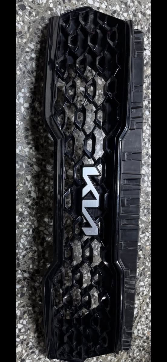 قبق صندوق  مطريات تخم مثلثة يسار جاملغ يمين وارد امريكي تفصيخ
استابكسل خلفي يسار كامل للبيع
***********
