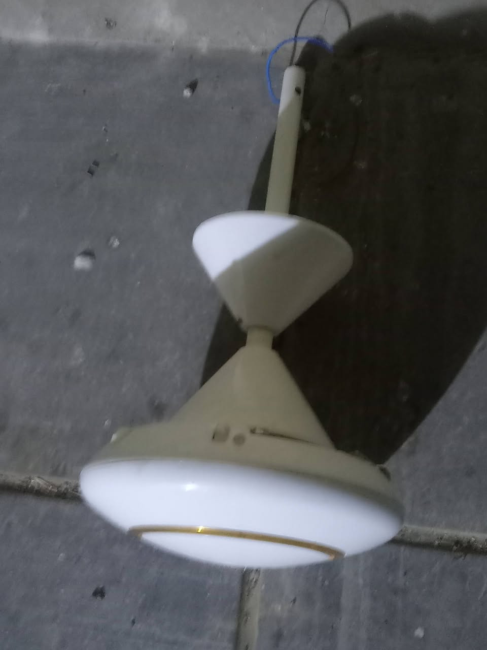 عندي 4 مراوح جدد نفس لبصوره ع 20 لوحده قفل مكاني ناصريه مركز *********** رقمي
