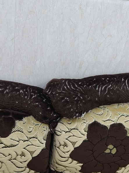 سلام عليكم عندي طخم للبيع خشب عراقي ثقيل اصلي1️⃣
نضيف كلش بس بي بعض الملاحضات  طخم عراقي ✨ 10امتار سعر💵450 بي مجال للطيبين ارجع وا اكول طخم كلش مرتب عنوان 🚩موصل جانب الايسر حي القوسيات ***********
