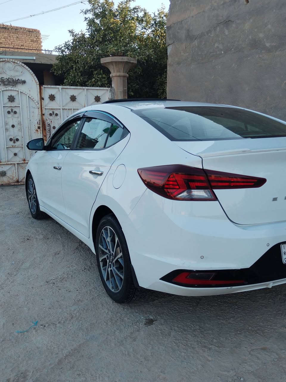 النترا 2020 خليجي رقم بغداد انكليزي مكفولة كفالة عامة
فول مواصفات 
رقم بغداد الدولي بأسمي تحويل ثاني يوم 
.كامرات اثنين امامية
 خلفية يدات نيكل
يدات تفتيح. ذكي بصمه
.شاشة كبيرة ابل كار بلي 
.صندوق ذكي يفتح عند القتراب منة
اليزر خلفي ضبابي. 
.نظام مانع ASR
.وضعيات القيادة.ECO . SPORT .COMFORT.
. المحرك: 4 سلندر، سعة 2.0 لتر MPI
. الإضاءة: كشافات LED أمامية وخلفية.
. فتحة سقف 
. نظام فرامل ABS 
. تشغيل بصمة، ونظام تحكم مناخي
. حساسات وخلفية دوارة
. نظام الدخول الذكي 
. الويلات مقاس 17
. مرايا جانبية قابلة للطي كهربائياً 
. مقاعد جلد شركة 
دواخل صاج
فول سياره خير من الله
ملاحظه (سياره مكفوله )
السعر: 155
مكان السياره: كربلاء طويريج 
الاستفسار رقم: ***********
