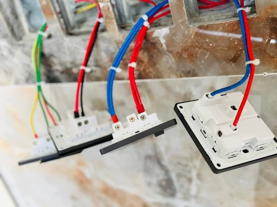 السلام عليكم خلفه كهرباء وصحيات عامه شغل درجة أولى بغداد ***********
عمل بورد ترميم صيانه
