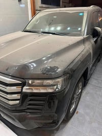 لاندكروز تويوتا ساز 2025 لون اسود بحال الوكالة زيرو ماشيه 3877 اقل الا...