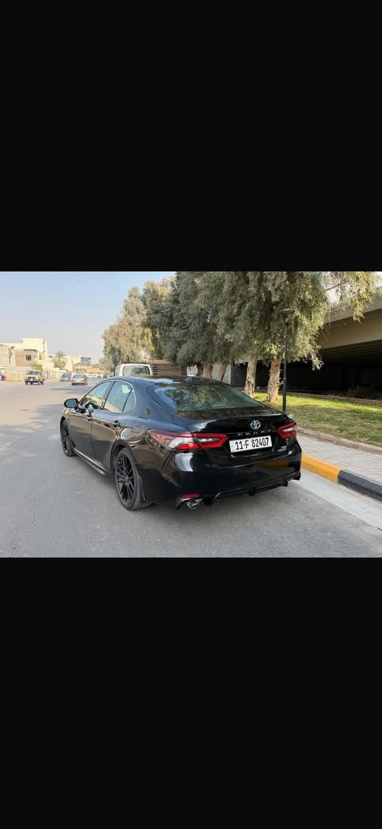 السلام عليكم 
تويوتا كامري 2024 هايبرد XSE
السعر 220
المميزات:
✔️ هايبرد – توفير عالي بالبنزين
✔️ فئة XSE الرياضية
✔️ أنظمة أمان متقدمة
✔️ شاشة حديثة + تقنيات ذكية
✔️ داخلية نظيفة جدًا
💰 السعر: [220 بيها مجال بسيط 
📍 الموقع: بغداد حي الجامعه 
📞 التواصل: 
***********او ***********
